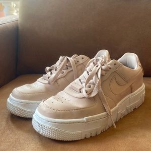 Nike Air Force 1 Pixel